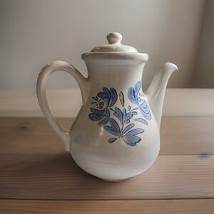 Pfaltzgraff Yorktowne 7 Cup Coffee Pot with Lid. Excellent Condition 490Y